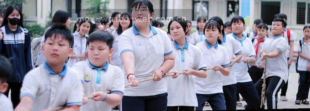 低对比度光轨与粒子交错的夜间读数氛围抽象图